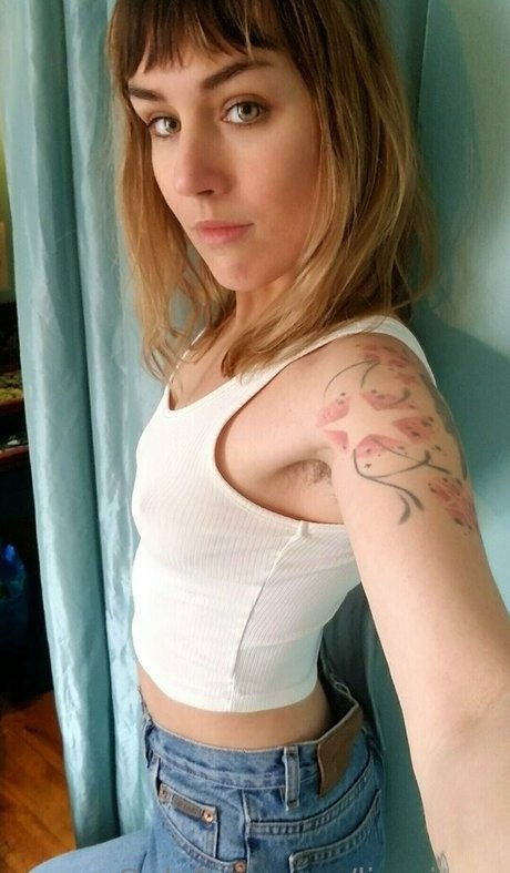 lia sierra modèle nu photos