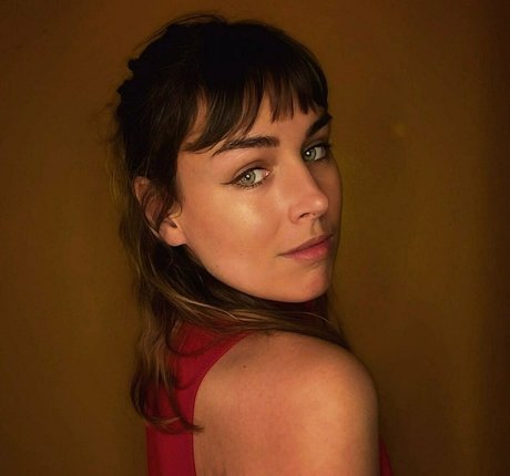 lia sierra modèle nu archive