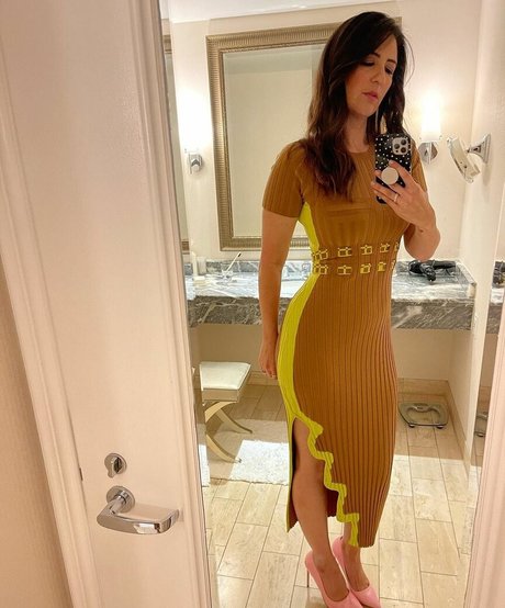 D Arcy Carden modèle gratuit galerie