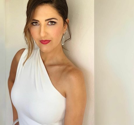 D Arcy Carden star du porno en haute qualité collection