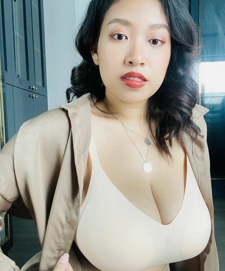 Aoy Chitchanok modèle nu collection