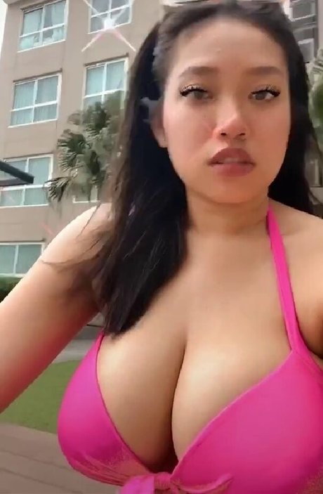 Aoy Chitchanok modèle adulte photo