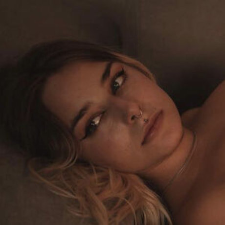 blooody girl belle actrice photos