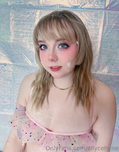 AllyceHime modèle magnifique img