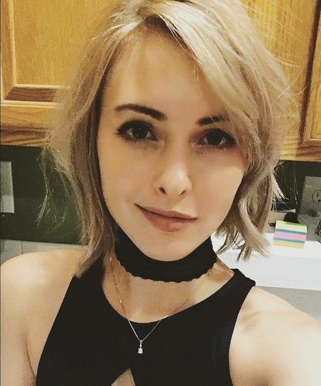 Littleluckycharm modèle xxx photo