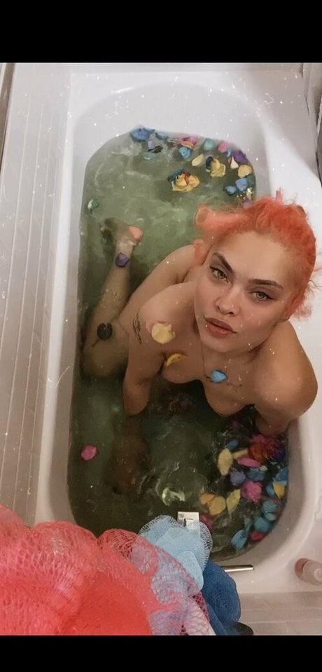 lolaslimm actrice nue photos