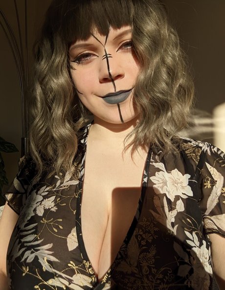 Naomiwastaken modèle exclusif image