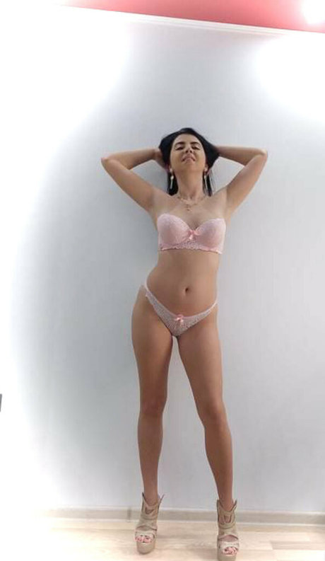 daianadayana joli modèle galeries