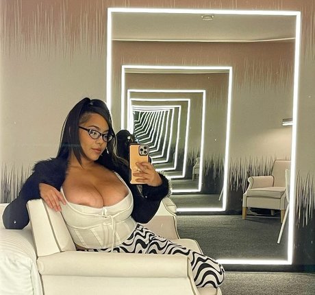 Jaki Oppai actrice pornographique img