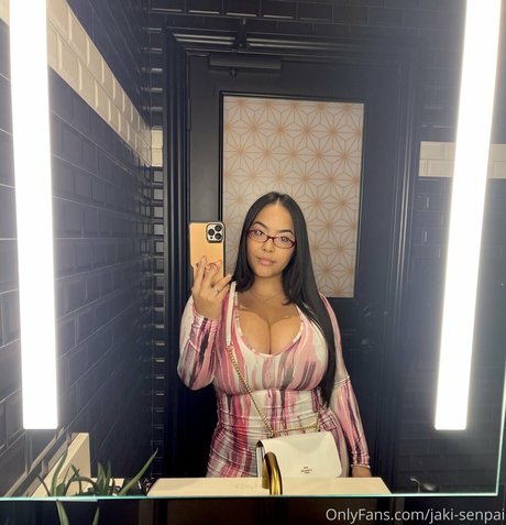 Jaki Oppai jolie étoile photo