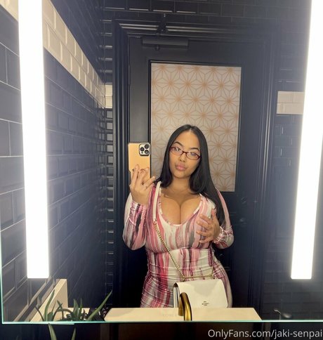 Jaki Oppai modèle adulte archive