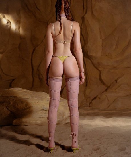 Zhenya foxxx sexe star galerie