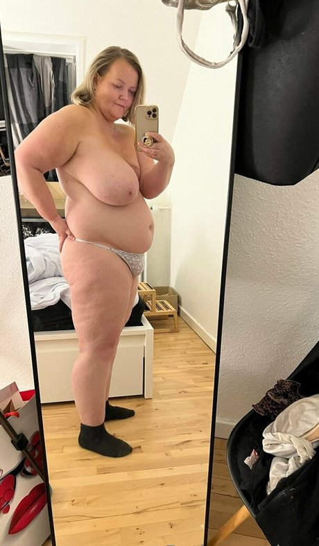 betina poulsen top star photo