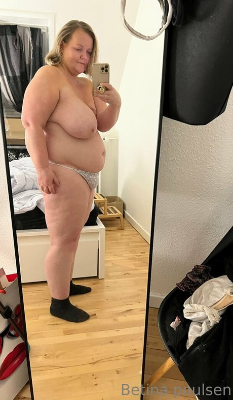 betina poulsen modèle adulte image