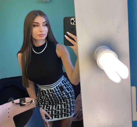 Elisa Esposito modèle porno image