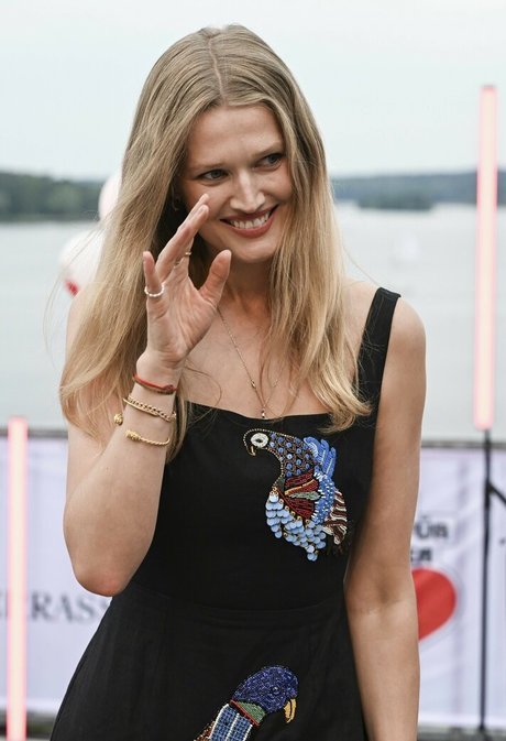 Toni Garrn meilleure star du porno galeries