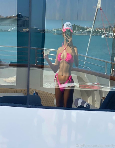 reine de pique onlyfans haute qualité sympa img