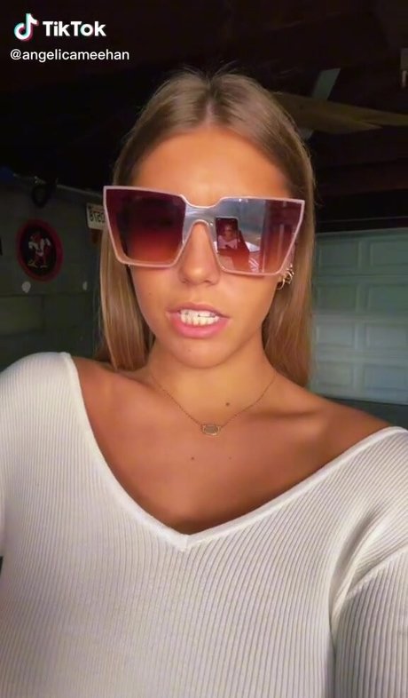 Angelica Meehan modèle gratuit galeries