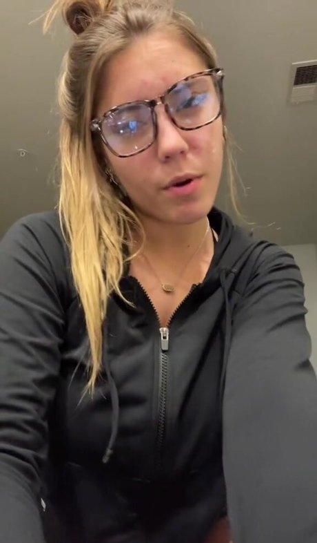 Angelica Meehan haut modèle collection