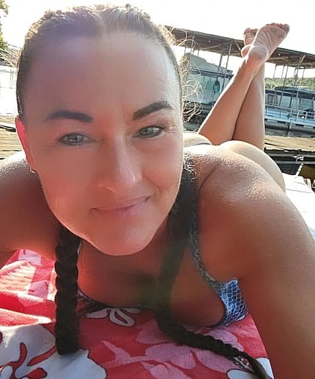 Baddie2thebone top star collection