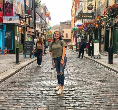 AJ Heahlke actrice nue collection