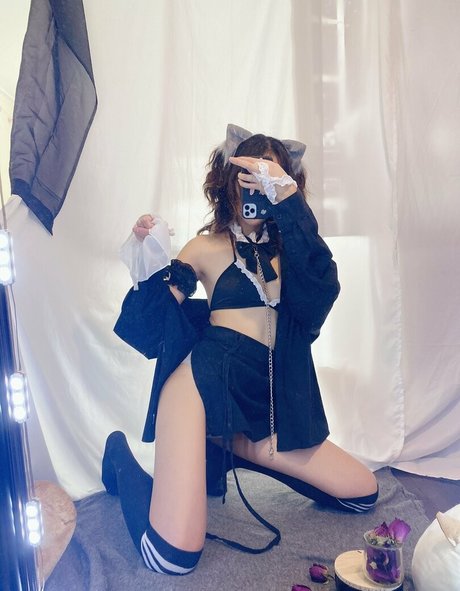 subtlesadbitch modèle exclusif archive