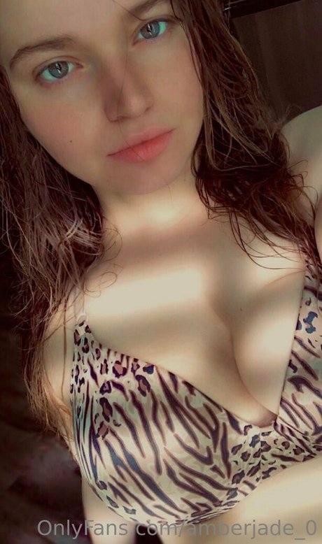 amberjade 0 haut modèle photo