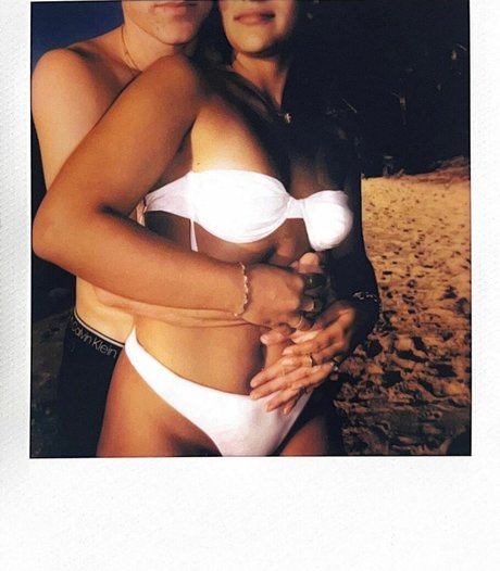 Sienna Mae Gomez modèle meilleur image