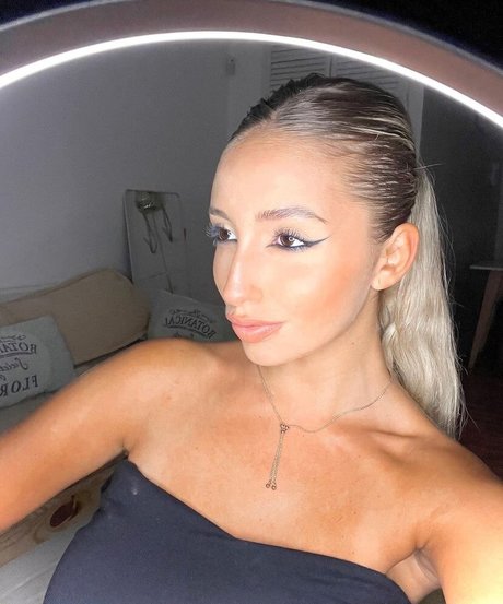 BustyAna étoile sexy photos