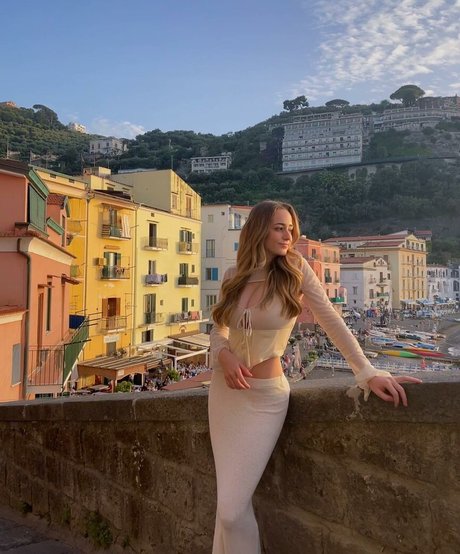 Charlotte Bregman actrice parfaite photo