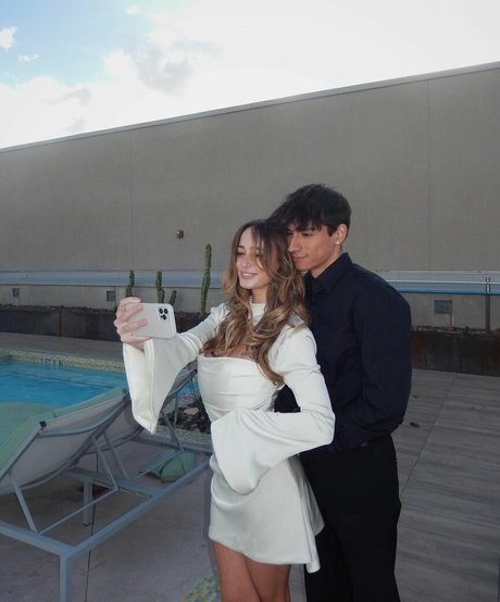 Charlotte Bregman nus star du porno photos