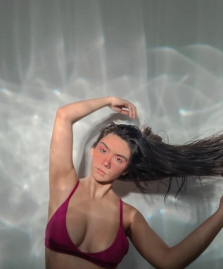 Bella Barp jolie actrice image