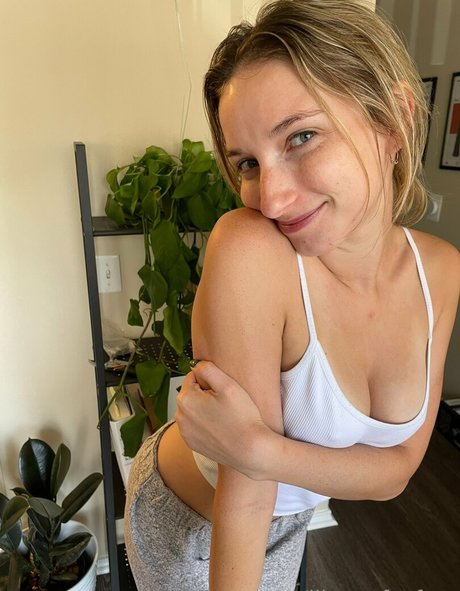 lilyanafoxvideostore jolie actrice images