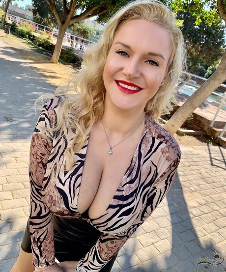 Dolly Fox modèle xxx collection