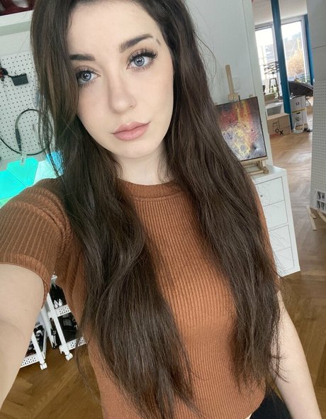 Anni The Duck actrice sexy image