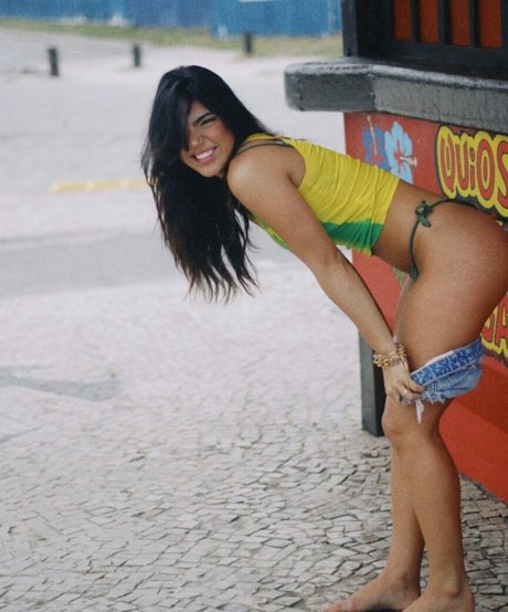 Giovanna Buscacio nus étoiles collection