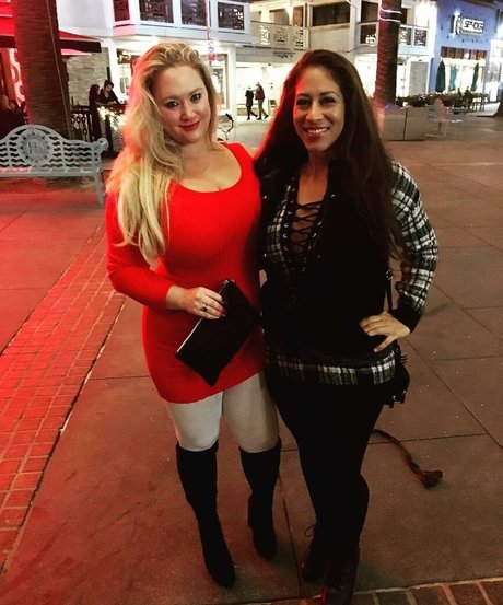 BlondiePomie star du porno érotique archive