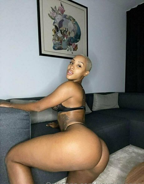 yourlittlenoa art modèle images