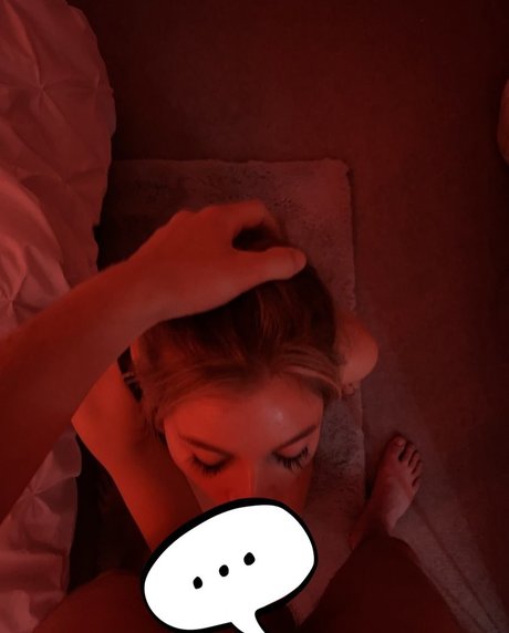 pom-pom girl nue onlyfans très chaud archive