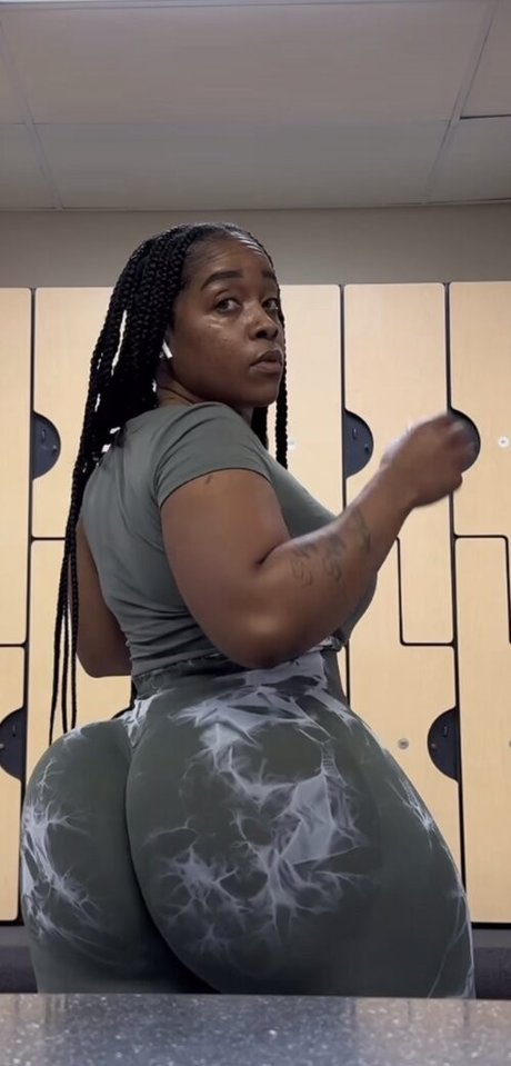 gros seins ébène onlyfans assez nue images