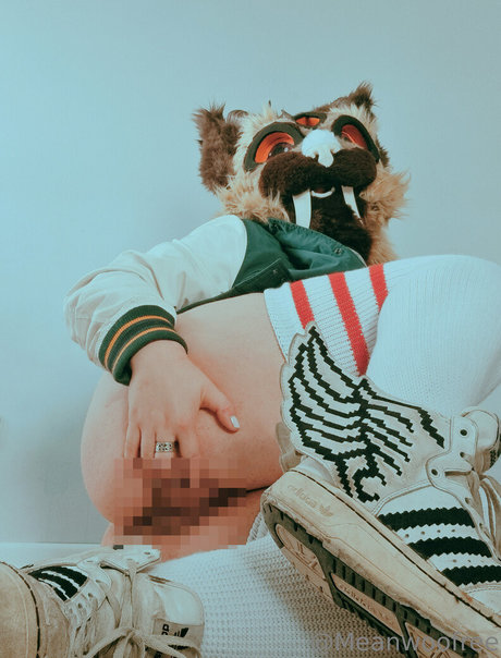 meanwoofree actrice artistique galeries