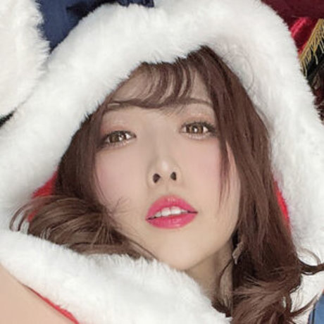 Momoiro Reku modèle porno galerie