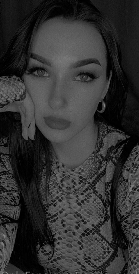 cassie swallows étoile xxx archive