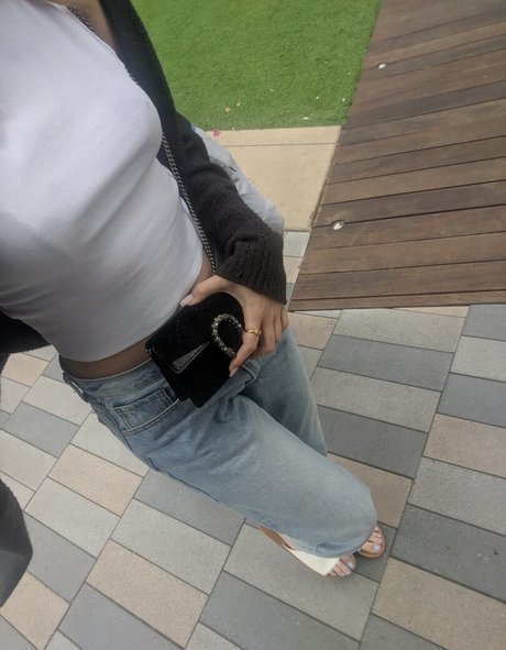 Diana Tarinova sexe star du porno des photos