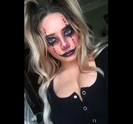 lunettes milf onlyfans haut érotique photo