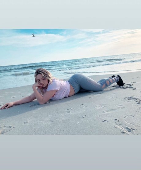 Ali Cortese étoile nue archive