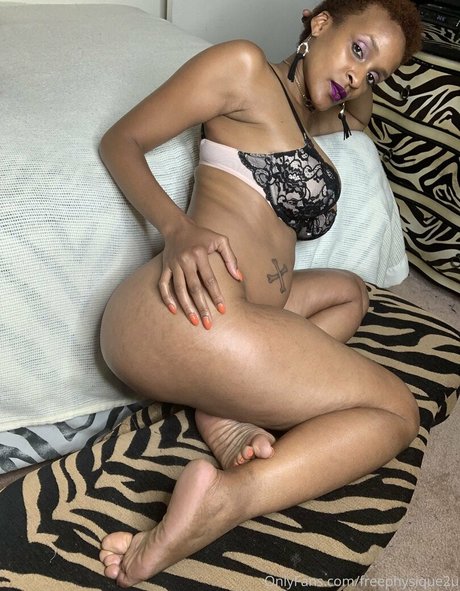 freephysique2u modèle pornographique archive