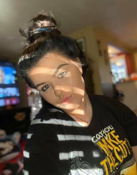 SlutAlexisOwO modèle nu img