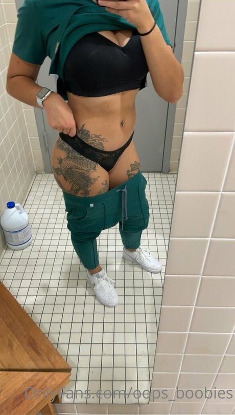 oops boobies actrice de sexe collection