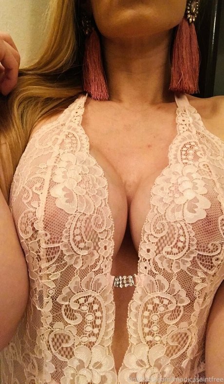 monicasaintxxx modèle porno photos